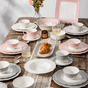 Service de vaisselle en céramique 2025 en dentelle française, bord floral en relief, bordure dorée, comprenant bol à soupe et bol à riz, kit de tasses pour la maison et la restauration, vente en gros - Product Image 1