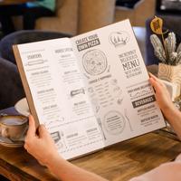 Porte-menu promotionnel en contreplaqué sculpté avec charnière, support de menu personnalisé avec logo de marque, dossier de menus en bois