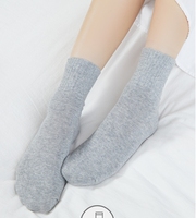 Chaussettes jetables tendance de couleur unie pour la course à pied Chaussettes respirantes en coton absorbant la sueur Chaussettes courtes de voyage