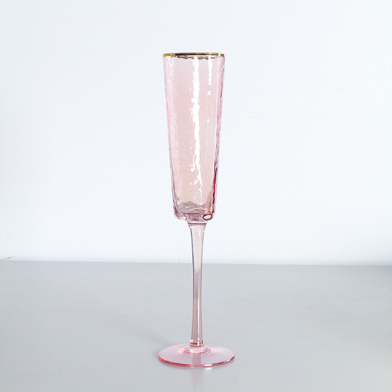 Copa de champán Phnom Penh, triángulo rosa.
