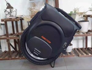 Monowheel électrique original 2500W 70Km/h 100V 1750Wh avec phare automatique LED, trottinette électrique à une roue Inmotion V12 - Product Image 2