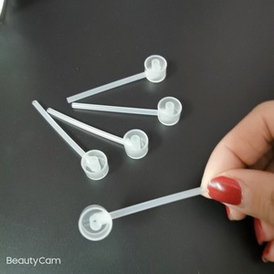 เครื่องจ่ายน้ำหอมแบบพกพา ขวดสเปรย์พลาสติกขนาด 5 มล. หัวฉีดแบบกดสำหรับการเดินทาง - Product Image 2