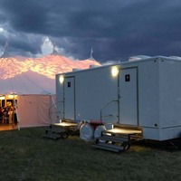 Remorque Sanitaire de Luxe Grande Taille (7-10 Postes) avec Vestiaire et Toilettes Mobiles pour Événements