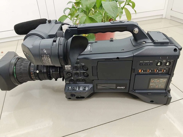 Professional Camcorder Panasonics AG-HPX393MC Full HD Broadcast Video Camera