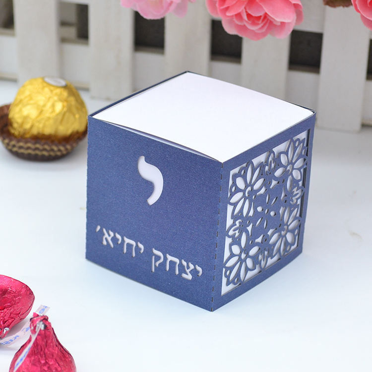 Caja interior blanca, azul marino fuera de la manga