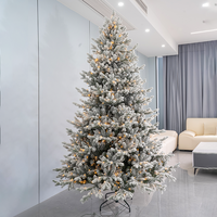 Grand sapin de Noël LED pré-éclairé moderne, décoratif, en PE crypté, avec flocage artificiel, support métallique, pour extérieur, fonctionnant sur piles