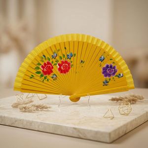 Abanico Plegable Portátil de Bambú Español Pintado de 23 cm, Decorativo para Baile y Fiestas - Product Image 3