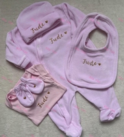 Vente en Gros : Vêtements Nouveau-Né Automne-Hiver, Pyjamas en Velours, Bonnet, Bavoir, Gants, Tenue de Naissance Personnalisée pour Bébé, Ensemble Grenouillère