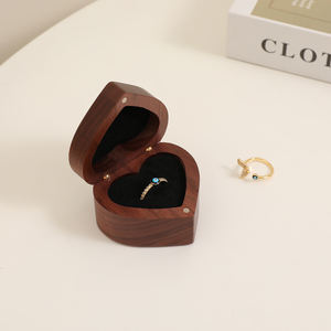 Boîte à bijoux en bois de noyer avec logo personnalisé, boîte à bagues de mariage en bois, vente chaude, étui à bijoux de luxe personnalisé - Product Image 5