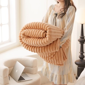 <strong>Autumn</strong> Winter Rabbit Plush Blanket Soft Comfortable Thick Warm <strong>Throw</strong> for Sofa Nap Bed Air Conditioning Casual Nap Blanket - Product Image 2