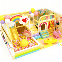 Ensemble de jeux d'intérieur pour enfants : tunnel en plastique, toboggan, équipement de jeu souple, incluant blocs de grimpette, cubes de mousse et éléments d'escalade magiques