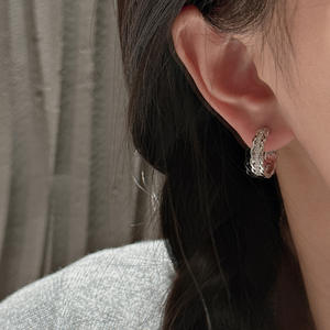 Anneaux de mode en argent sterling S925, élégants, micro-sertis français, luxe léger, design simple et élégant, torsades de beignets frits - Product Image 3