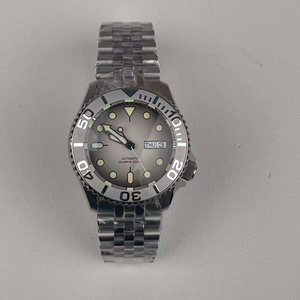 Reloj Mecánico de Acero Inoxidable, Cristal de Zafiro Abombado, Movimiento NH36, Bisel de 41 mm, Brazalete de Acero Five Bull - Product Image 3