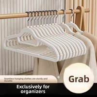 Rutschfester, markfreier Kunststoff-Kleiderbügel im modernen, minimalistischen Dreiecks-Design mit Doppelstange; Schulterfreundlicher Kleiderständer für den Haushalt