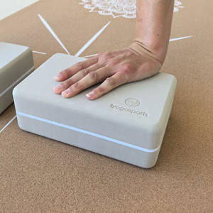 Bloc de yoga en mousse haute densité de 3 pouces Bords de rayon pour le confort et la beauté personnalisation ferme et stable de la taille du logo couleur disponible - Product Image 3