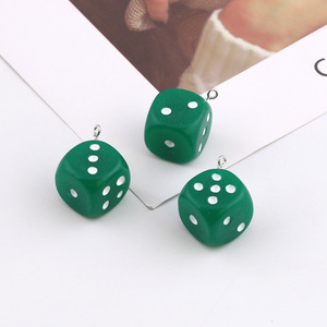 Colgante de resina con forma de dado, accesorios de joyería DIY, colores aleatorios, dijes para llaveros, para bolsos hechos a mano y estuches para auriculares - Product Image 2