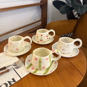 Set di tazze da tè da caffè in ceramica 2025 Chic dipinto a mano <span class=keywords><strong>con</strong></span> piattini <span class=keywords><strong>con</strong></span> Design a fiocco rosa inclusi tazze di porcellana - Product Image 1