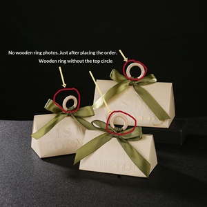 Boîte à bonbons créative <span class=keywords><strong>et</strong></span> colorée en forme de triangle, portable, pour fiançailles/mariage, en bois de qualité alimentaire, avec queue de <span class=keywords><strong>poisson</strong></span> en tulle, pour aliments - Product Image 2