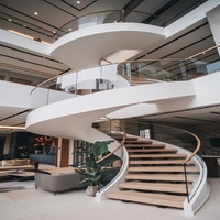 Escalier en colimaçon de luxe pour villa, marches en verre trempé sur mesure, structure métallique fermée, escalier moderne rotatif pour appartement et maison duplex