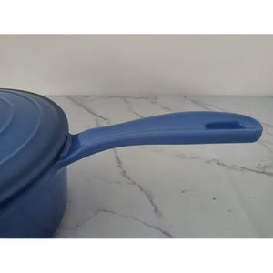 Marmite en <span class=keywords><strong>fonte</strong></span> émaillée écologique avec longue poignée, couvercle antiadhésif, compatible gaz et induction, pour ragoûts et plats mijotés – Vente en gros - Product Image 4