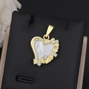 Pendentif JXX au design tendance, plaqué or 18 carats, pendentif cœur en laiton de haute qualité avec zircon - Product Image 5