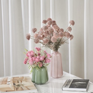 Arreglos Florales Artificiales Realistas y Suaves con Rosas y Hortensias en Jarrón para Decoración de Hoteles y Restaurantes - Product Image 3