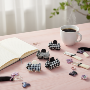 Pinzas para el pelo Zi de 7 cm, diseño de cachorro a cuadros en blanco y negro, estilo de dibujos animados para mujer, uso casual, material plástico - Product Image 2