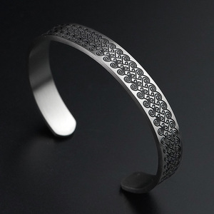 Pulsera Anillo de Acero Inoxidable Ecológica Hecha a Mano con Banda Magnética y Trenzado en Relieve del Conjunto de Joyería - Product Image 2