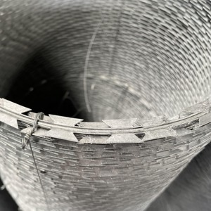 Mejores Ventas, Bajo Precio, Alta Calidad, Alambre de Púas <span class=keywords><strong>Concertina</strong></span> BTO-22, Alambre de Púas Conductivo, 500 mm por Rollo, Cerca Anti-Escalada - Product Image 6