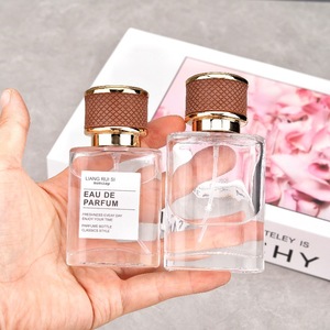 Botella de Perfume Cuadrada de Vidrio Transparente de Lujo, 30ml 50ml, Tapa de Cuero Texturizado en Forma de Rombo con Detalles en Oro, Recargable, a Prueba de Fugas, Personalizable - Product Image 2