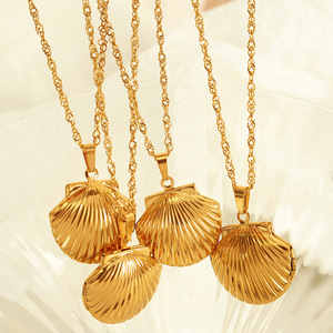 Collier pendentif coquillage doré en acier inoxydable, bijou de mode simple et luxueux pour femme, accessoire élégant pour le quotidien - Product Image 1