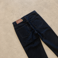 Jean droit homme délavé foncé, coupe slim en denim de coton épais indigo foncé, avec patch en cuir, logo personnalisé, vente en gros OEM