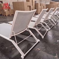 Chaise longue d'extérieur moderne empilable pour patio, jardin, hôtel, piscine