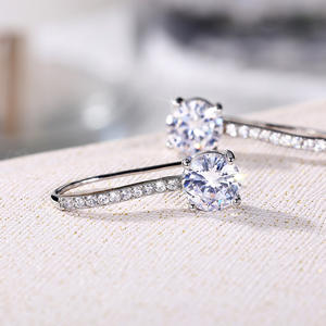 Orecchini pendenti di lusso in argento 925 placcato oro bianco con cristalli per donna, gioielli da sposa con strass e montatura a griffe. - Product Image 5