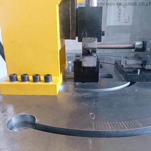 Machine à encoffrer les tubes en acier inoxydable multifonctionnelle pour tubes carrés, avec fonctions de poinçonnage, de découpe d'encochures et de découpe de tubes, et équipée d'un moteur à pompe centrale - Product Image 6