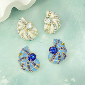 Nouvelles Boucles d'Oreilles Clous en Émail Tendance pour Femmes, Design Coquillage, Cristal Géométrique, Plaqué Or - Product Image 3