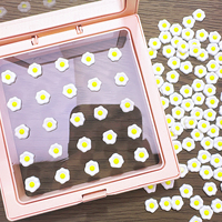 Breloques 3D mignonnes mini marguerites pour ongles, accessoires de nail art en résine fleur blanche, breloques florales simples blanches pour ongles, fournitures de nail art florales