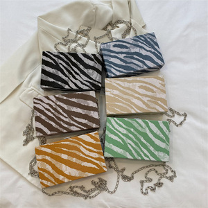 Venta al por mayor de varios colores de cuero PU a rayas en forma de caja de los bolsos de mano de cadena bolsos cruzados para las mujeres - Product Image 2