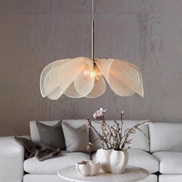 Lustre de plafond nordique pour salon, style discret, simple, salon, suspension en forme de fleur de pétale, lustre moderne à LED