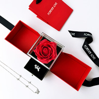 Coffret d'Expédition Saint-Valentin Roses en Savon Fleurs Boîtes à Bijoux en Acrylique avec Collier Coffret Cadeau Floral pour Petite Amie