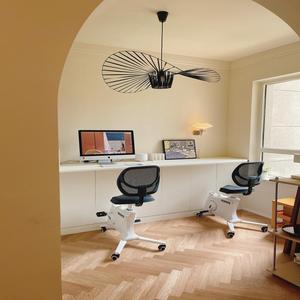 Bureau d'ordinateur en bois sur mesure de luxe avec bibliothèque intégrée pour cadres - Product Image 2