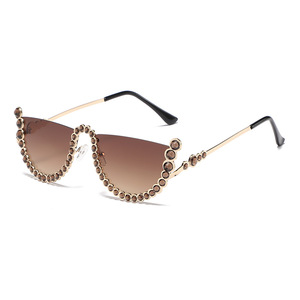 <span class=keywords><strong>Gafas</strong></span> <span class=keywords><strong>de</strong></span> sol cóncavas <span class=keywords><strong>modernas</strong></span> <span class=keywords><strong>de</strong></span> estilo europeo americano, famosas en Internet, <span class=keywords><strong>gafas</strong></span> <span class=keywords><strong>de</strong></span> conducción <span class=keywords><strong>de</strong></span> medio MARCO <span class=keywords><strong>DE</strong></span> Metal con incrustaciones <span class=keywords><strong>de</strong></span> diamantes para <span class=keywords><strong>mujer</strong></span> - Product Image 5