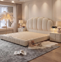 Cadre de lit double king size moderne et luxueux, rembourré en tissu, mobilier de chambre à coucher au design minimaliste pour maison et villa