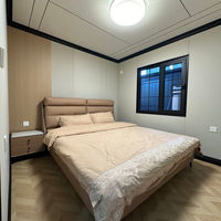 Conteneur personnalisable extensible à deux étages avec 2 chambres, panneaux sandwich, alimentation solaire et structure en acier pour villa ou bureau