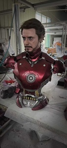 Busto de Iron Spider-Man de Tamaño Real con Cabeza de Silicona y Cabello Real, Figura de Resina de los Vengadores con Luz LED para Decoración de Cines y Centros Comerciales - Product Image 5