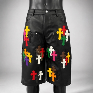 Pantaloncini in <span class=keywords><strong>Pelle</strong></span> da Uomo Personalizzati di Guangzhou Shangshang, Lunghezza Sotto il Ginocchio, con Patch Ricamate e Borchie - Product Image 2