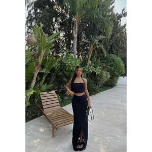 Traje Formal Negro con Falda y Decoración de Botones - Product Image 2