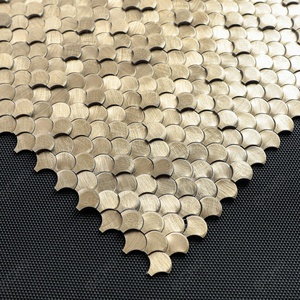 Mini mosaïques en aluminium 3D dorées en forme de coquille Saint-Jacques pour la décoration intérieure - Product Image 1