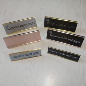 Tùy Chỉnh Khắc Bàn Nhôm Tên Tấm Khắc Tên Hiển Thị Tabletop Tent Dấu Hiệu Với Hạt Gỗ - Product Image 6