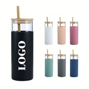 Gobelets en verre personnalisés en gros de 500 ml/600 ml/700 ml avec manchons de protection en silicone, couvercles en bambou et pailles sans BPA - Product Image 1